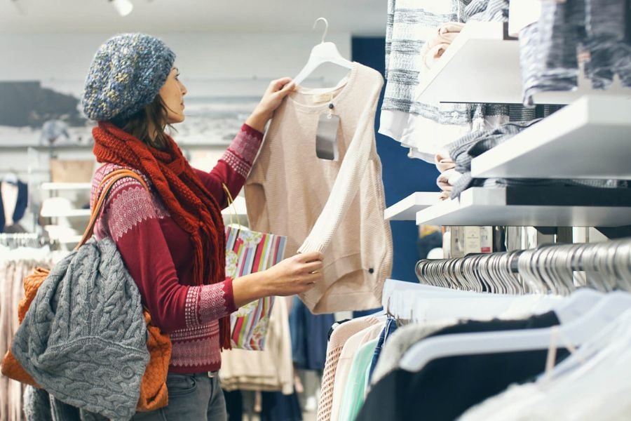 Girl doing shopping