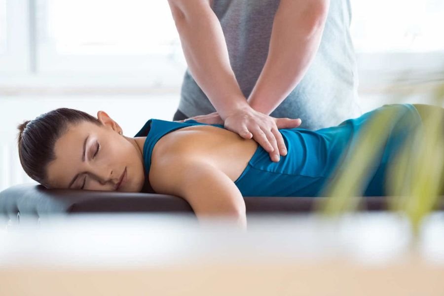 lady getting chiropractic treatment